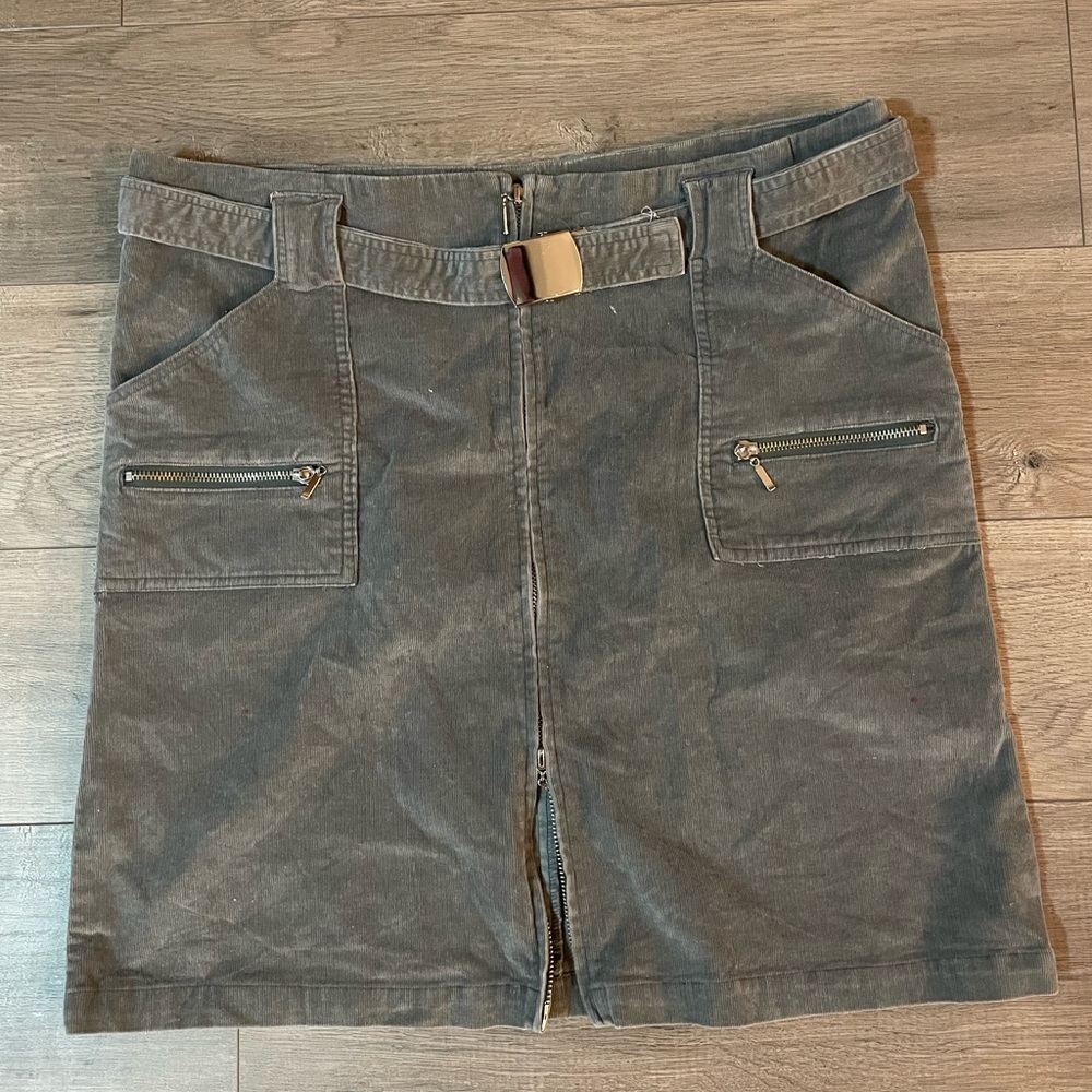 Skirt with zipper detail and belt